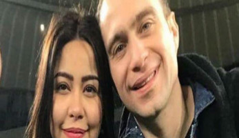 شيرين وحسام حبيب بملابس الإحرام أمام الكعبة