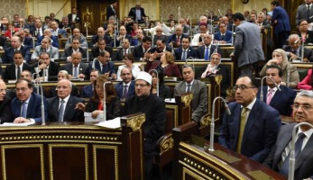 "انت بتحرض الوزراء علينا".. مشادة بين عبدالعال ونائب بسبب "الطلبات" (خبر)