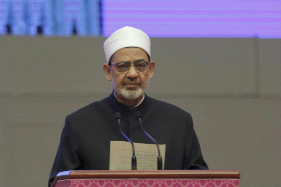 شيخ الأزهر يعزي بابا الفاتيكان في وفاة الكاردينال توران رئيس المجلس البابوي للحوار | المصري اليوم