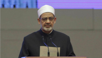 شيخ الأزهر يعزي بابا الفاتيكان في وفاة الكاردينال توران رئيس المجلس البابوي للحوار | المصري اليوم