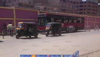 بين الشيخوخة والعجز.. رحلة معاناة بين محطتي 'المرج' تحولت من دقائق إلى ساعات