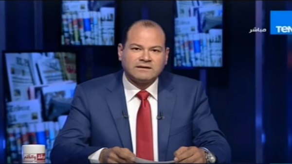 نشأت الديهي عن ضبط رئيس الجمارك: 'حاميها حراميها'