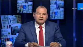 نشأت الديهي عن ضبط رئيس الجمارك: 'حاميها حراميها'