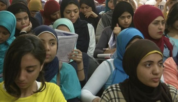 «الدروس الخصوصية» كلمة السر في تفوق أوائل الثانوية العامة.. التاسع أدبي: كنت بدفع 9 آلاف جنيه في الشهر للدروس.. خبير تربوي: الظاهرة دليل فشل المنظومة ويجب تفعيل دور المعلم