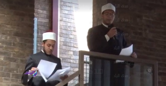 طالب بالأزهر يخطب الجمعة بجامعة كامبريدج وزميله يترجمها.. فيديو