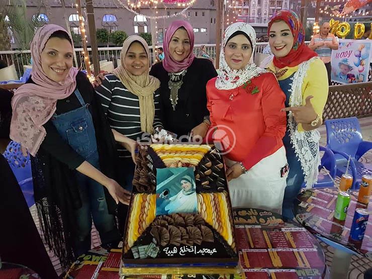 بالفيديو والصور .. «عبمجيد إتخلع هيــه» ..«سها» تحتفل بخلع زوجها في البحيرة