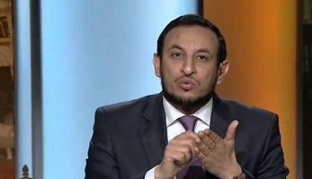 بالفيديو/ "عبدالمعز": الشيخ فلان تزوج.. طلق.. هو بيعمل جريمة