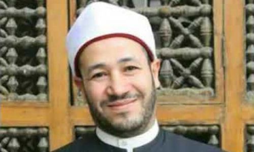 أمين الإفتاء يكشف علة تحريم العطر للمرأة