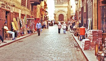 صور.. تعرف على حقيقة رصف شارع المعز بالجمالية