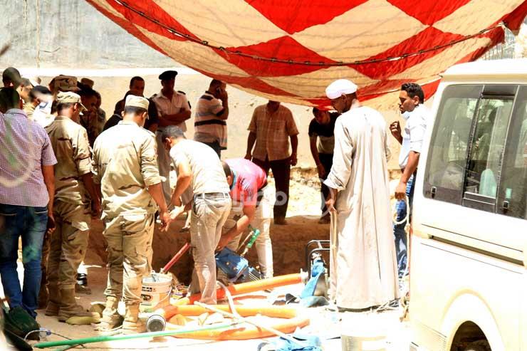 بالصور .. بحضور قوات الجيش للتأمين .. ماذا فعل الأمين العام للمجلس الأعلى للآثار لإنهاء الجدل حول «الزئبق الأحمر» بتابوت الإسكندرية!
