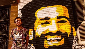 صاحب أشهر رسمة لمحمد صلاح: تعرضت للسخرية لامتلاكي 8 أصابع فقط ..فيديو