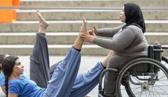 «منة» ترقص على كرسى متحرك: الإعاقة لا تمنع الاستمتاع بالحياة