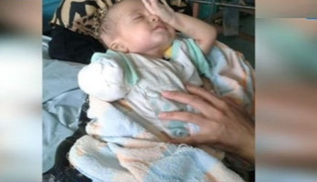 بتر ذراع طفل بمستشفى أسيوط لخطأ طبي.. ووالده يبكى على الهواء..فيديو