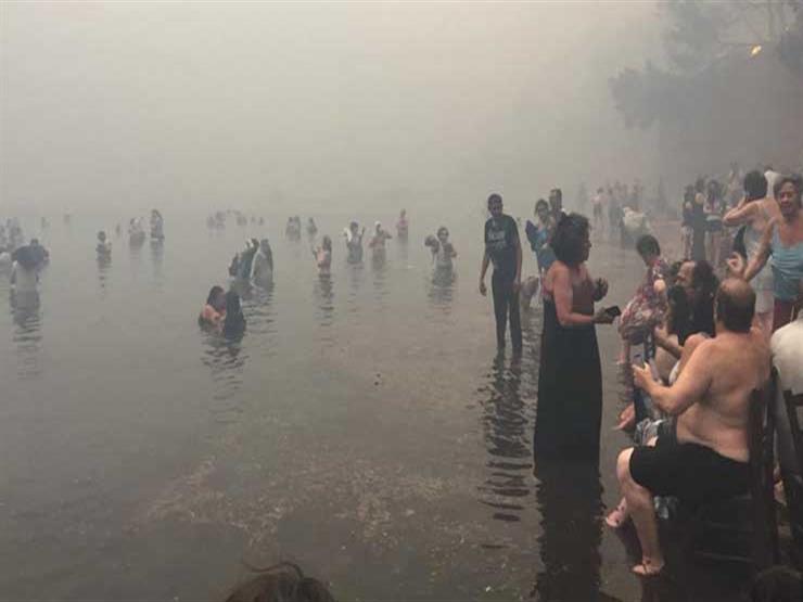 شهود على حرائق اليونان: البحر أمامنا والحرائق خلفنا.. ومصريون أنقذونا