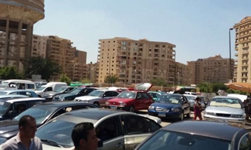 رواد سوق السيارات يطالبون بالرقابة على الأسواق