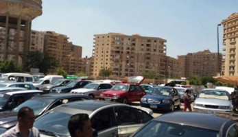 رواد سوق السيارات يطالبون بالرقابة على الأسواق