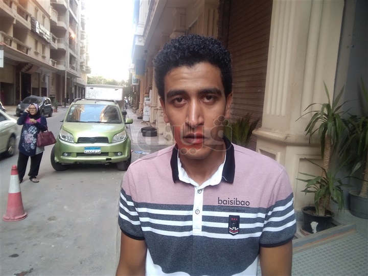 نجل الفنان محمد شرف يكشف تفاصيل اللحظات الأخيرة لوالده