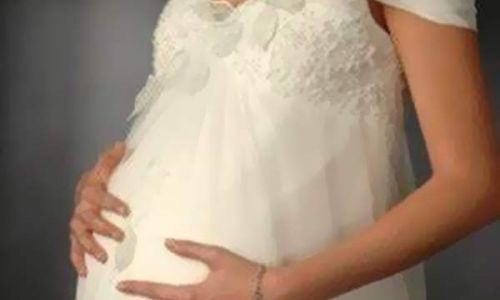 العروسة حامل.. مهندس يكتشف حمل عروسته في ليلة الدخلة