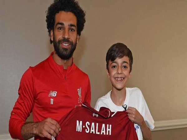 شاهد.. محمد صلاح يحقق أمنية طفل سوري