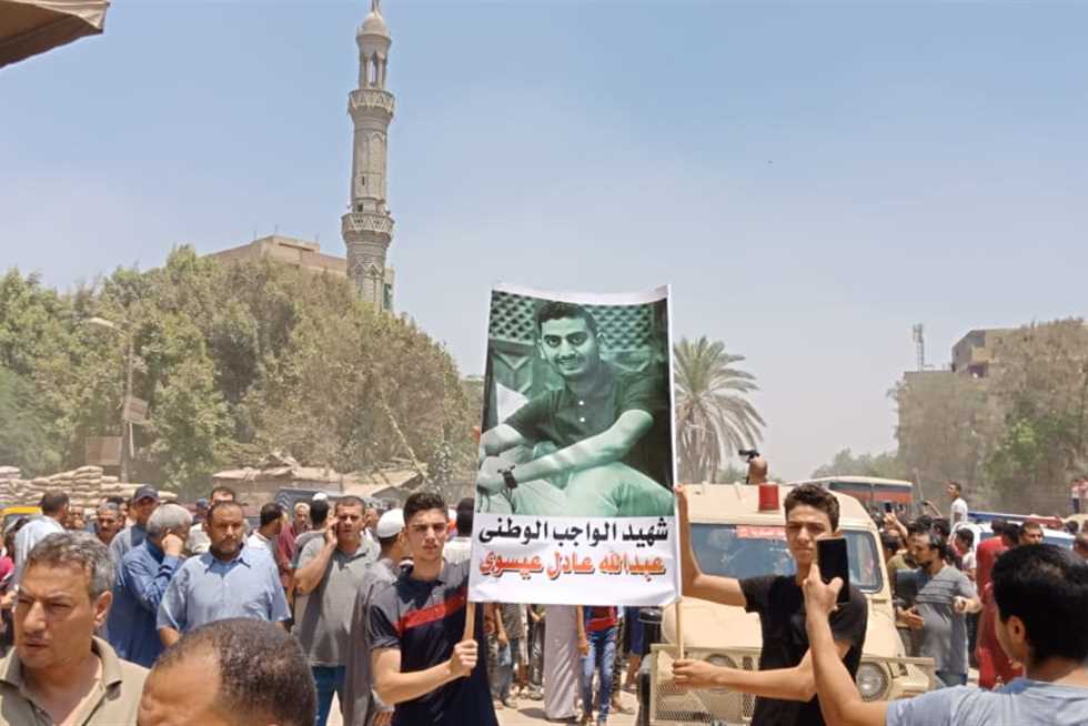 أسرته كانت تنتظر تحديد موعد الزفاف.. تشييع جثمان «شهيد العريش» بالخانكة (صور)  | المصري اليوم