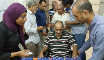 متحدث 'المترو' ينقل مسنًا إلى دار رعاية استجابة لأهالي شبرا الخيمة (صور)