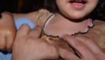 ذئاب بشرية.. رجلان يستدرجان طفلة ويعتديان عليها