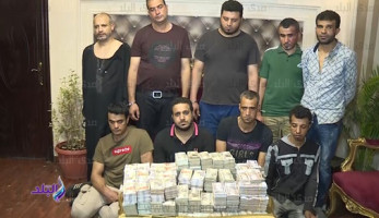 في أقل من 24 ساعة.. المتهمون بسرقة 14 مليون جنيه من سيارة نقل اموال في قبضة مأموريات من الأمن العام ومديريات أمن القاهرة والجيزة والقليوبية .. والتحريات: السائق هرب وترك الطاقم يغذي ماكينة بالأموال