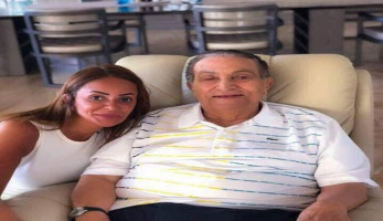 أول رد من صاحبة الصورة المثيرة للجدل مع مبارك