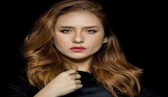 نيللي كريم تتعرض لانتقادات في مهرجان فينسيا بسبب فستانها