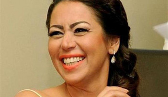بوستر "راجل و6 ستات" يثير أزمة بسبب إيحاء جنسي.. ولقاء الخميسي: مش هشيله