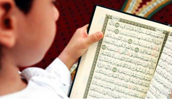 فيديو.. "مشرد" يتلو القرآن ويبرع في الدعاء ويثير الإعجاب على الفيسبوك