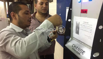 في أول أيام ماكينة الفكة بالمترو.. لماذا لا تقبل الخمسة جنيه الورق؟