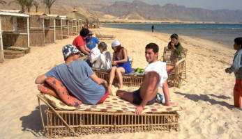 رغم التحذيرات.. 30 ألف إسرائيلى يقررون قضاء عطلتهم فى سيناء