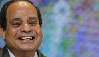 "قفشات" السيسي تكسر حدة الرسميات من جديد