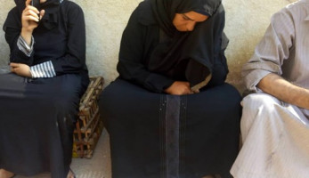 أحد أهالي ضحايا الغسيل الكلوي لوزيرة الصحة: إنتي كنتي جاية تعملي إيه؟.. فيديو