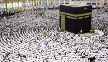اللجنة العليا للحج توصى بفتح موسم العمرة مبكرًا.. وتؤكد: يخفض الأسعار 30%