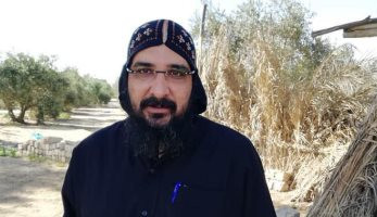 ننشر أول صورة لجثمان الراهب "زينون المقارى" والصلاة عليه بدير الأنبا مقار