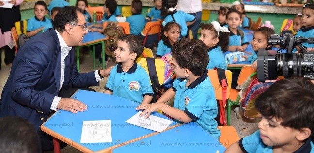 ضحك ومداعبات.. طفل سوهاج يروي لـ"الوطن" تفاصيل حديثه مع رئيس الوزراء