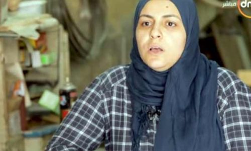 شاهد.. أول سيدة أسطى نجارة في مصر