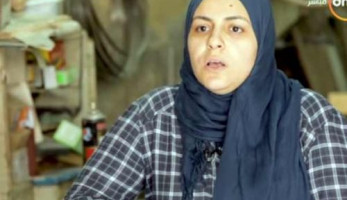 شاهد.. أول سيدة أسطى نجارة في مصر
