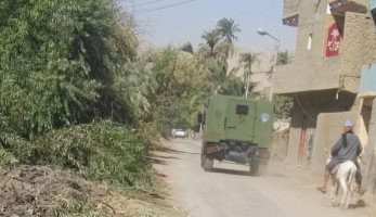 الداخلية توجه ضربة استباقية جديدة بالعريش .. الأمن الوطنى يداهم مزرعة مهجورة تأوى 10 عناصر إرهابية.. ومصرع المتطرفين فى مواجهات مسلحة وضبط 6 بنادق و3 عبوات ناسفة معدة للتفجير