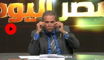 موقف كوميدي لتوفيق عكاشة على الهواء بسبب حياة الدرديري (فيديو)