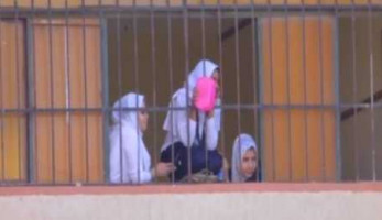 "مزوغة وباخد برشام".. الإبراشي يعرض فيديو لطالبات يتعاطين المخدرات (فيديو)