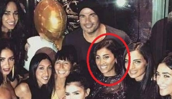 شاهد.. دينا الشربيني تقبّل عمرو دياب في حفل عيد ميلاده
