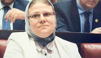 برلمانية تفجر مفاجأة.. شركات محمول متورطة في بيع بيانات العملاء.. فيديو