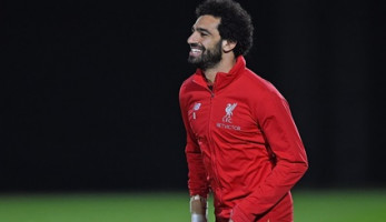 إصابة محمد صلاح بجزع في اليد (صور)