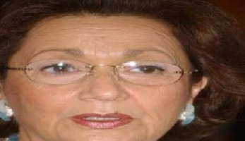 أدمن "آسف يا ريس": سوزان مبارك تتعرض لوعكة صحية.. و"علاء" يعلق