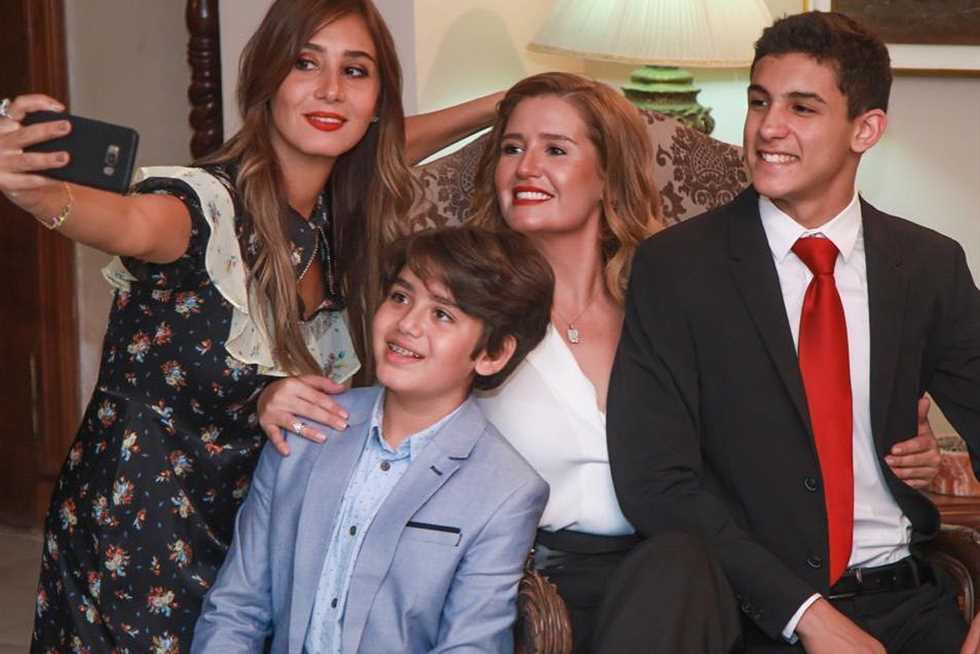 هنا شيحا تنشر صورة لأولادها من عقد قرانها على أحمد فلوكس