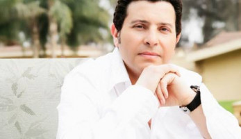 هاني شاكر يواجه "بيكا": لن نمنح تصاريح غناء لأي شخص "يلوث الذوق العام"