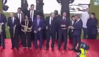 «ثمنها 100 جنيه».. حكاية الميدالية التي أخفاها الخطيب في جيبه (فيديو)